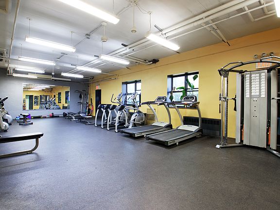 3rd image of 829 Greenwood Ave #103