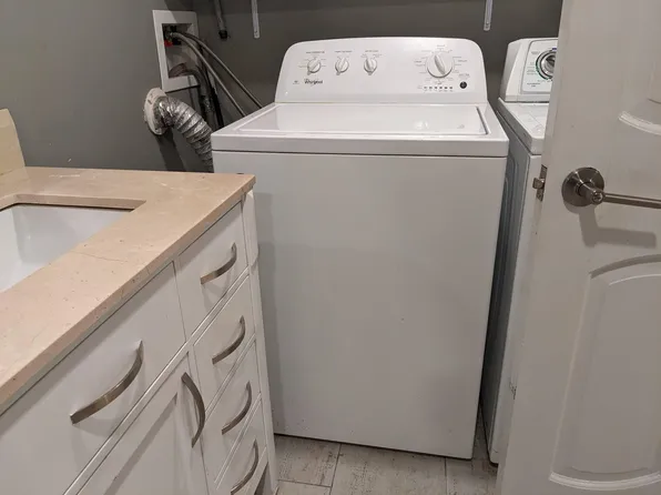 32 Storms Avenue image 9 of 11