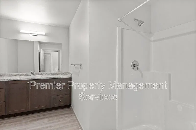 1127 Alderson Ave — Photo 3