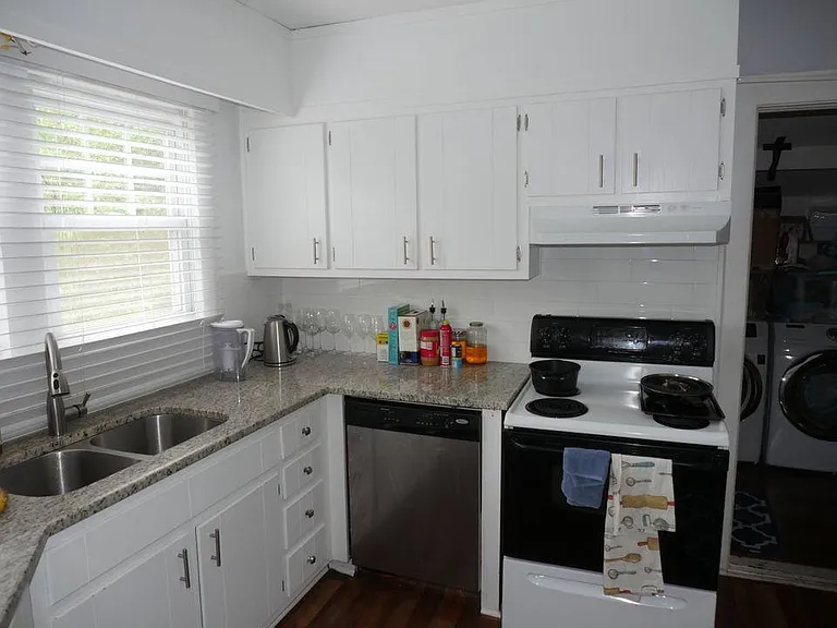 1065 Atlantic Dr NW — Photo 5