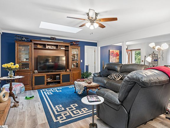 4th image of 215 Cannon Cir