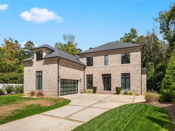 2108 Berkshire Ln, Greensboro, NC 27408