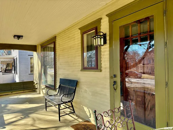 1018 W College Ave, Jacksonville, IL 62650