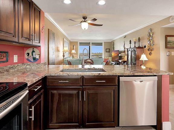 3rd image of 897 Collier Ct APT 503