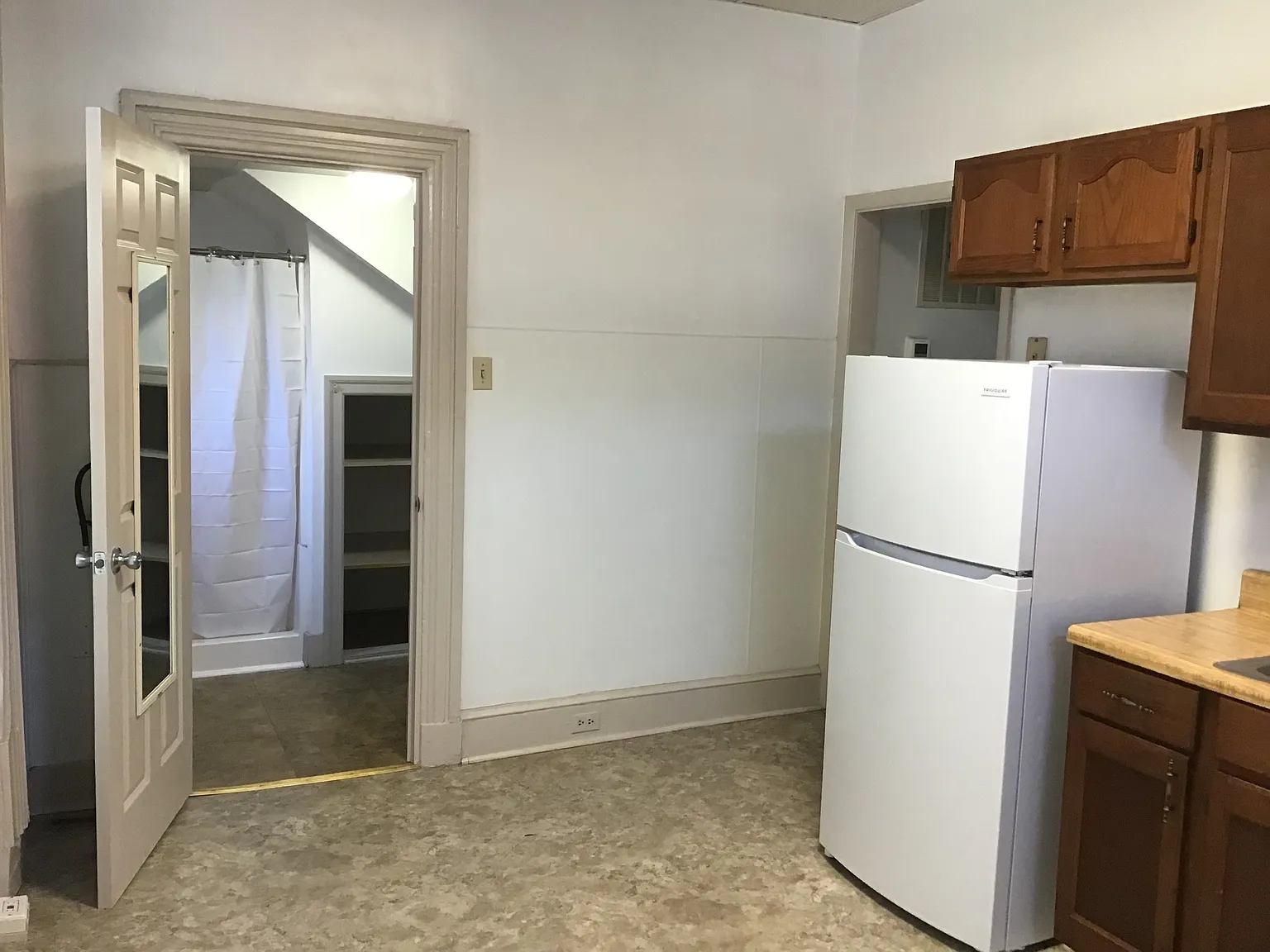 1 bed, 704 sqft, $925 — Photo 2