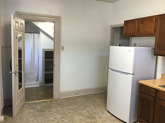 2nd image of 172 Walnut St APT 4