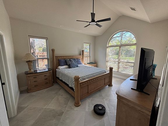 4th image of 119 April Waters Dr W
