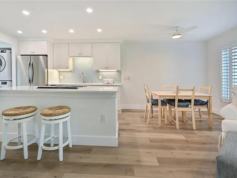 250 7th Ave S #202 — Photo 7