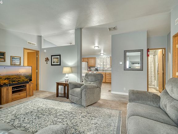 4th image of 610 Egret Ln