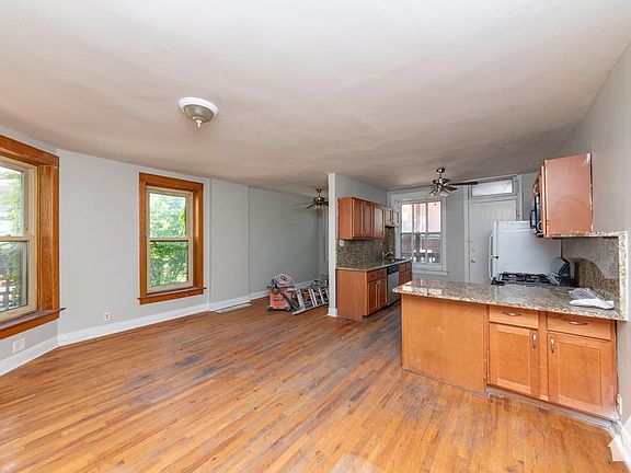 3rd image of 1433 W Leland Ave #1E