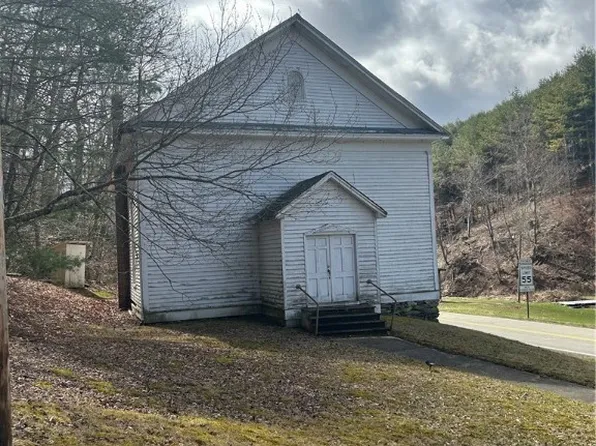 110 Bassett Young Road, Grassy Creek, NC 28631