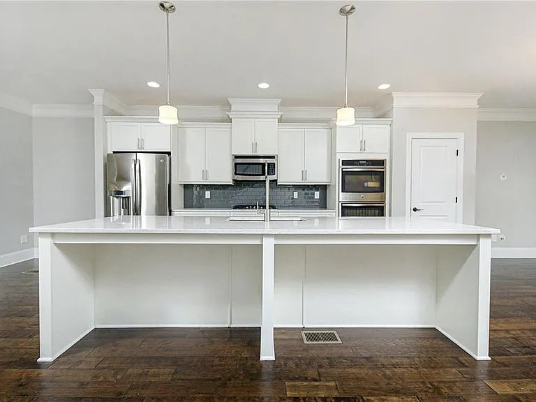 1299 Linden Ct NE — Photo 11