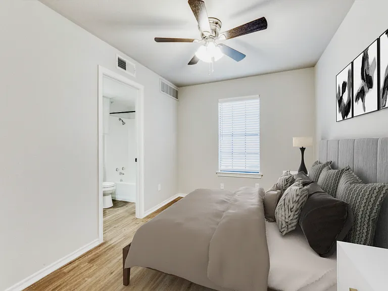 Crest River District Apartments — Photo 4