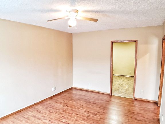 5th image of 706 Peachers Dr APT D