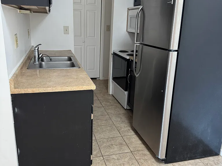 100 E Highline Cir #107 — Photo 5