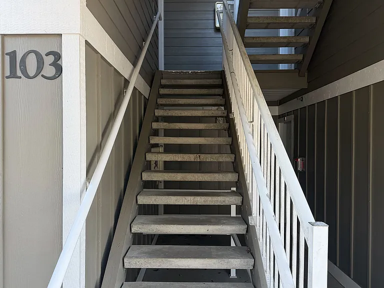 1670 SW Mulberry Pl #B203 — Photo 3