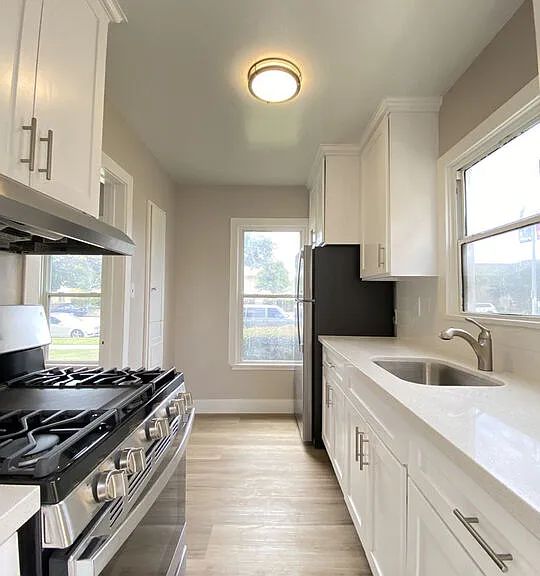2620 S Barrington Ave — Photo 7