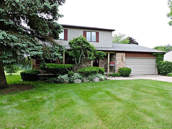 3rd image of 12170 Riverbend Dr