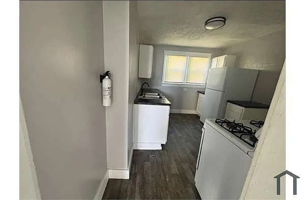 Building Photo - 8311 Decker Ave #2