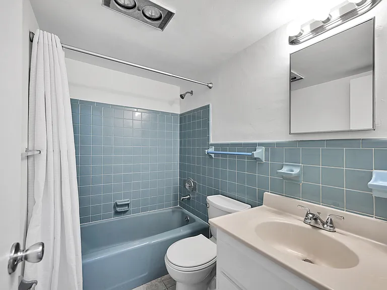 199 SW 15th St #3 — Photo 15