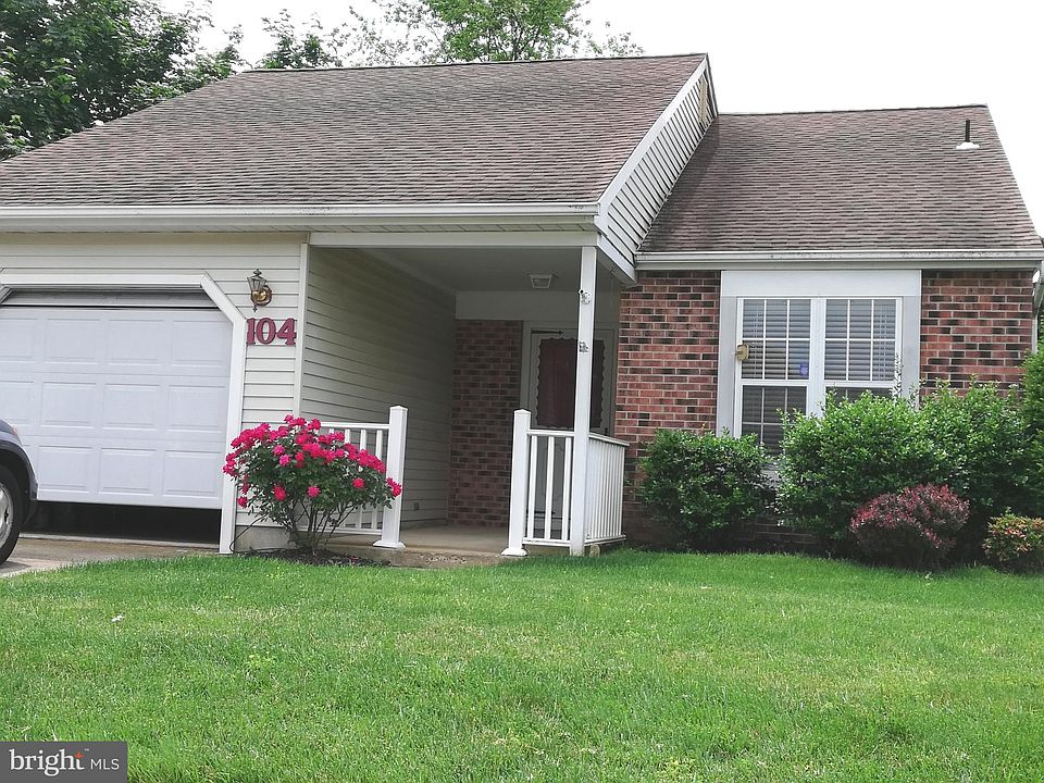 1st image of 104 Bastian Dr
