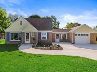1510 Fairhaven Blvd, Elm Grove, WI 53122