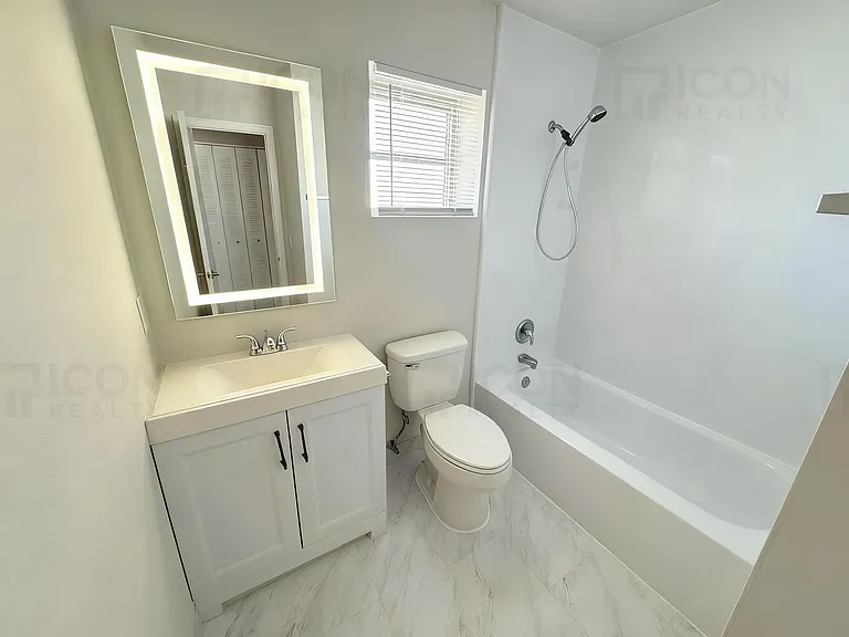 215 NW 25th St #6 — Photo 9