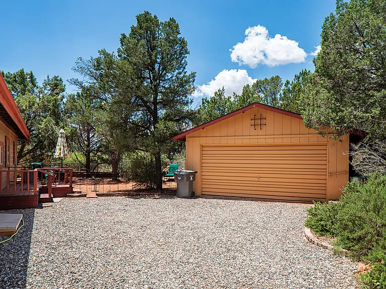155 Stardust Ln — Photo 2