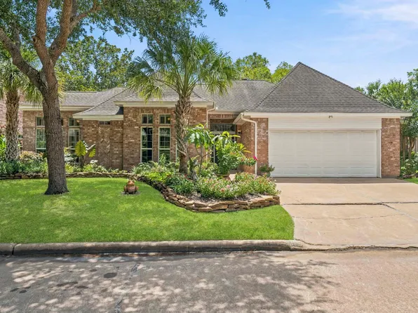 4610 Lake Village Dr, Weston Lakes, TX 77441