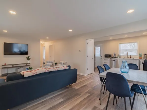 7 S Colonial Park Dr, Marion, IN 46953