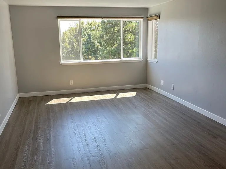 Seattle View Apartments — Photo 26