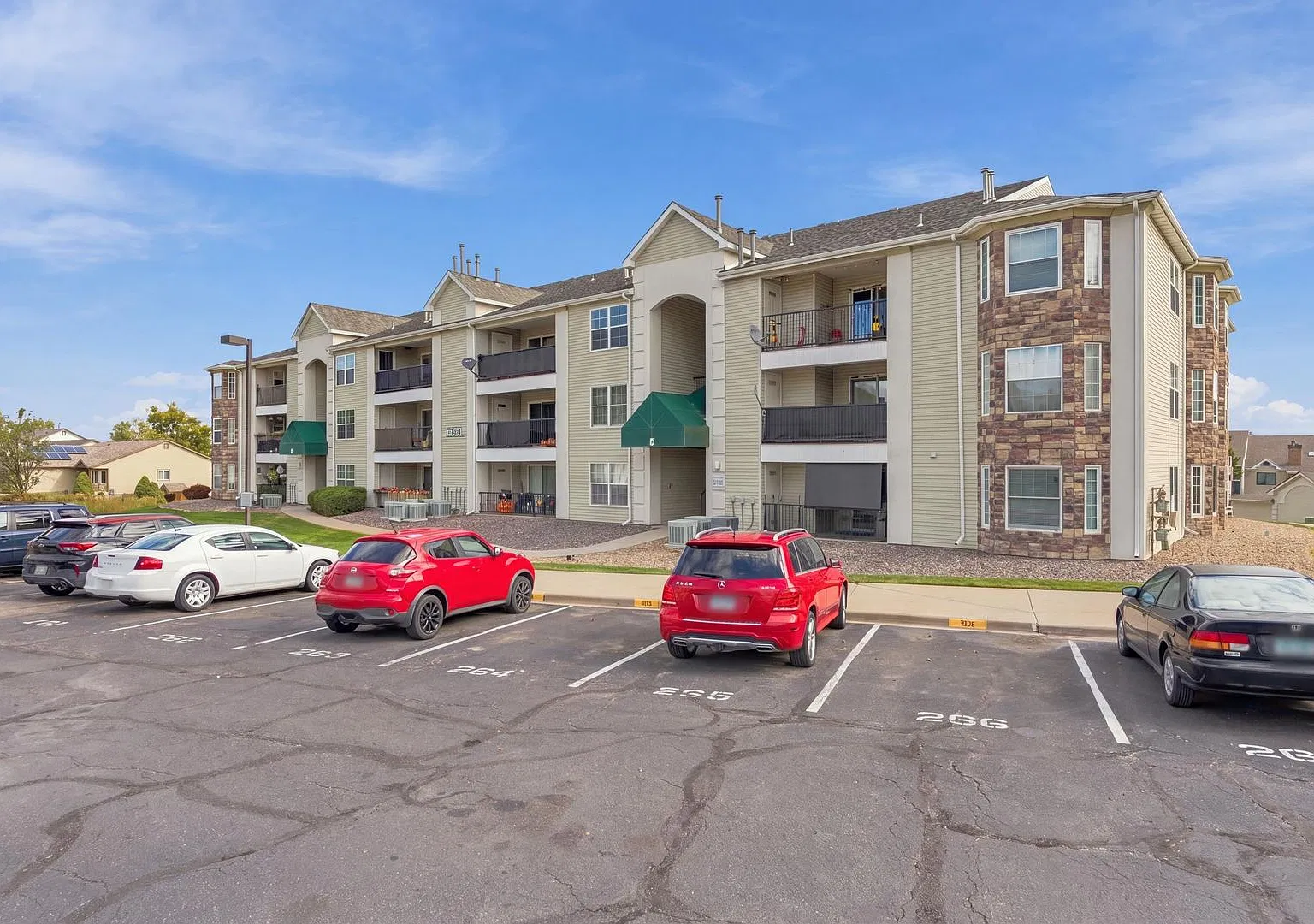 Fully Furnished, Renovated Condo with Foothills Views in Littleton! — Photo 2