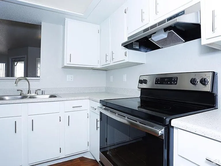 127 W Cypress St — Photo 19