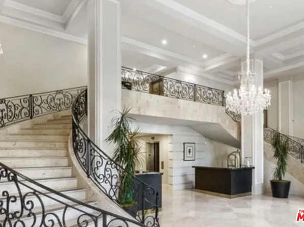 425 N Maple Dr Unit 206, Beverly Hills, CA 90210