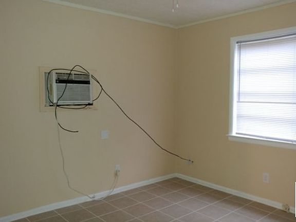 5th image of 1104 Mills Ave