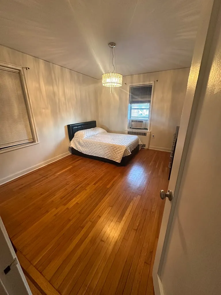 4 bed, 2.5 bath, 2530 sqft, $1,200 — Photo 1
