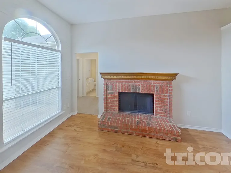 8021 Ashridge Rd — Photo 2