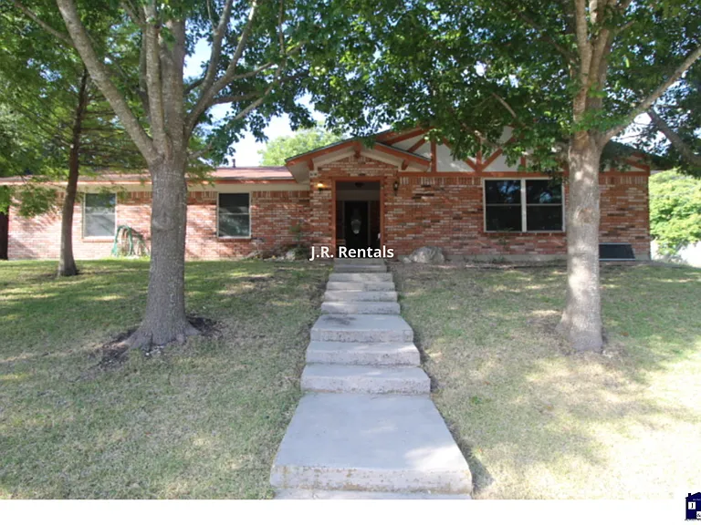 616 Manning Dr — Photo 1