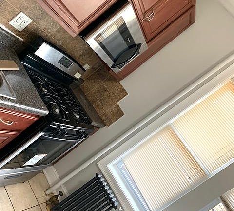 2nd image of 943 Pavonia Ave #23B