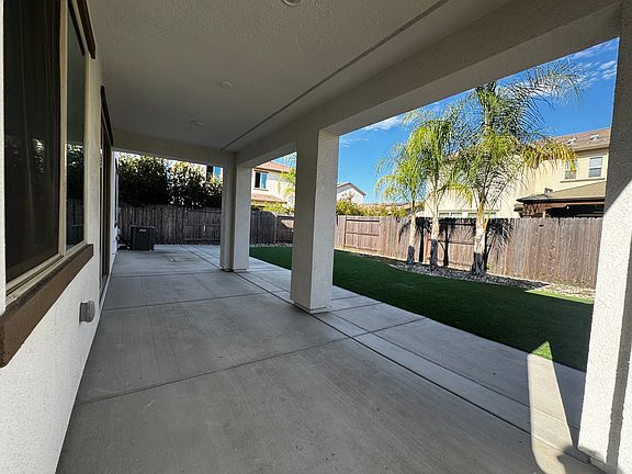 4th image of 9672 Tangelo Cir