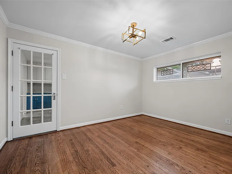 2210 Nina Lee Ln — Photo 8