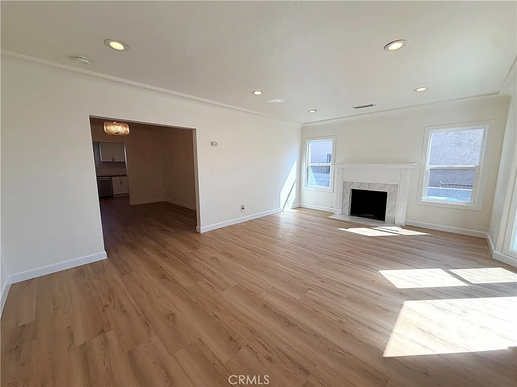 3 bed, 1350 sqft, $3,800 — Photo 2