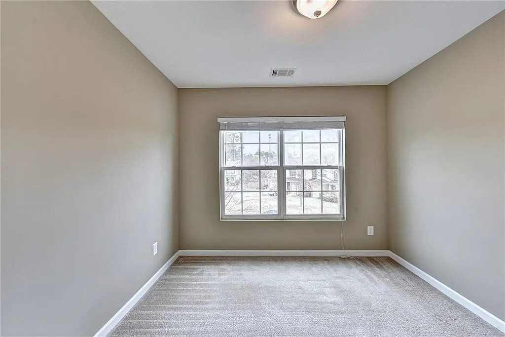 Building Photo - 3329 Fernview Dr #1