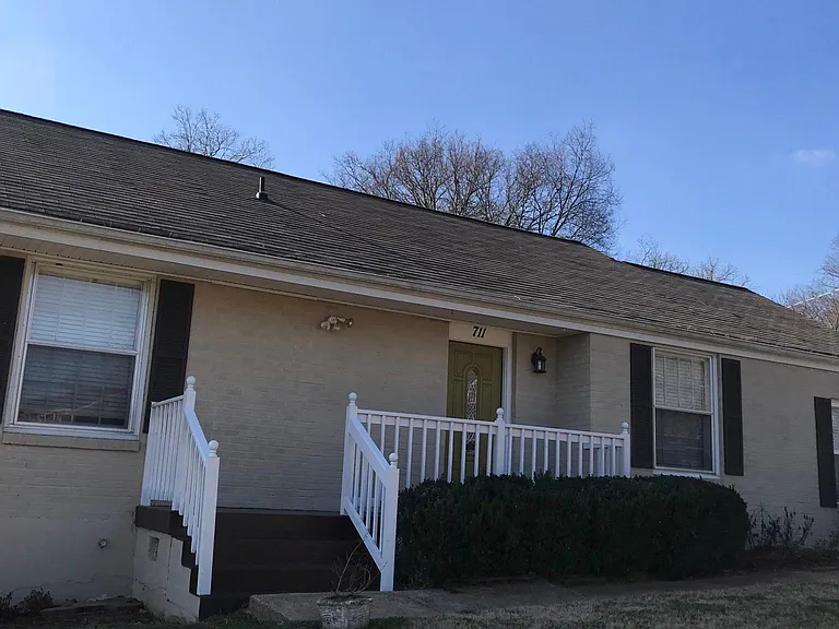711 Canebrake Dr — Photo 1