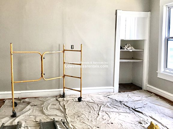 2nd image of 66 Huntington St #1