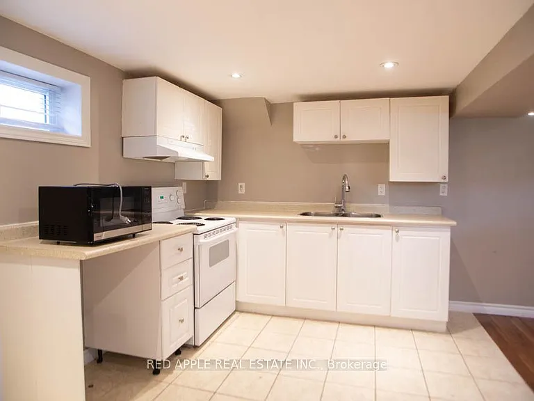 126 Longford Dr — Photo 14