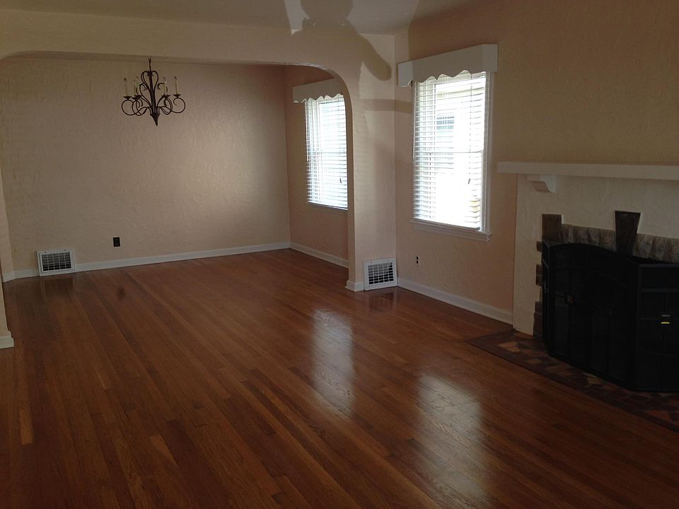 1st image of 2833 Winburn Ave