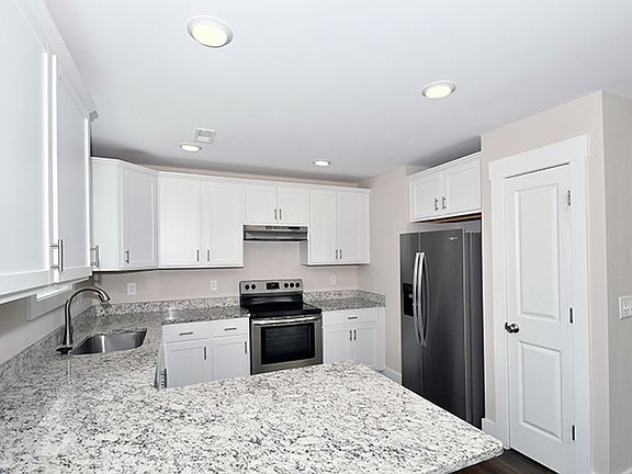 4th image of 814 W Carolina Ave
