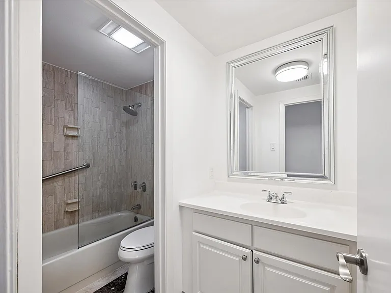 49 Briar Hollow Ln #101 — Photo 6