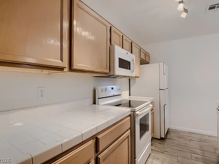 8452 Boseck Dr #146 — Photo 7